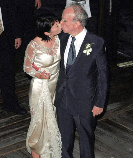 File photo of Rupert Murdoch, chairman and CEO of News Corporation, and his wife Wendi Deng. [Youth.cn]